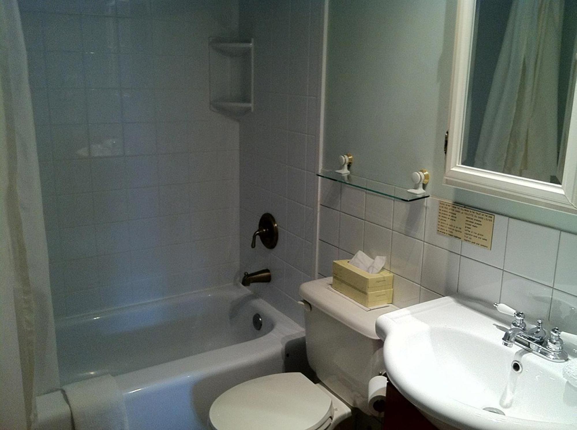 Goeliche Hotel Et Appartement Saint-Laurent-de-l'ile d'Orleans Room photo