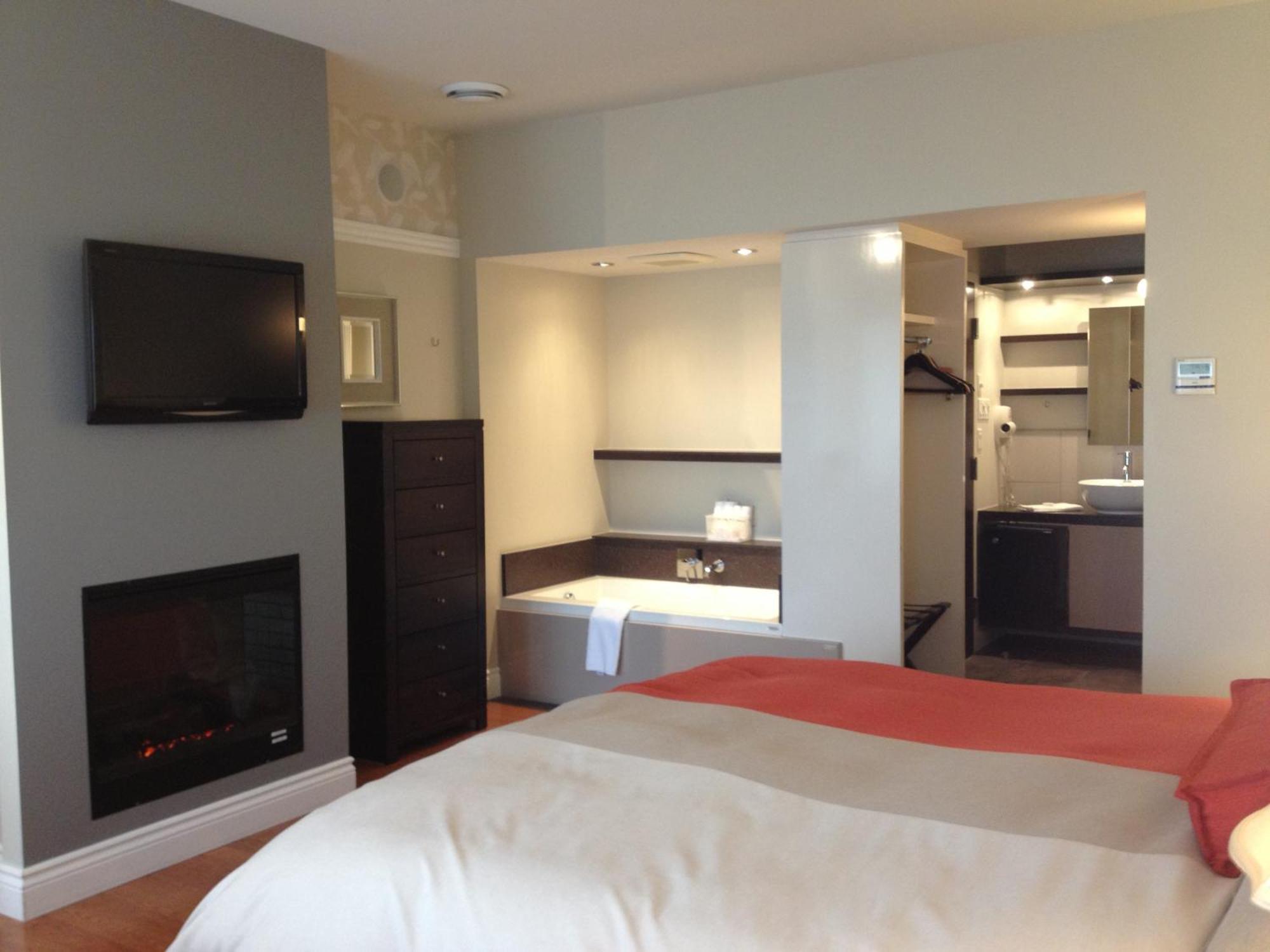 Goeliche Hotel Et Appartement Saint-Laurent-de-l'ile d'Orleans Room photo