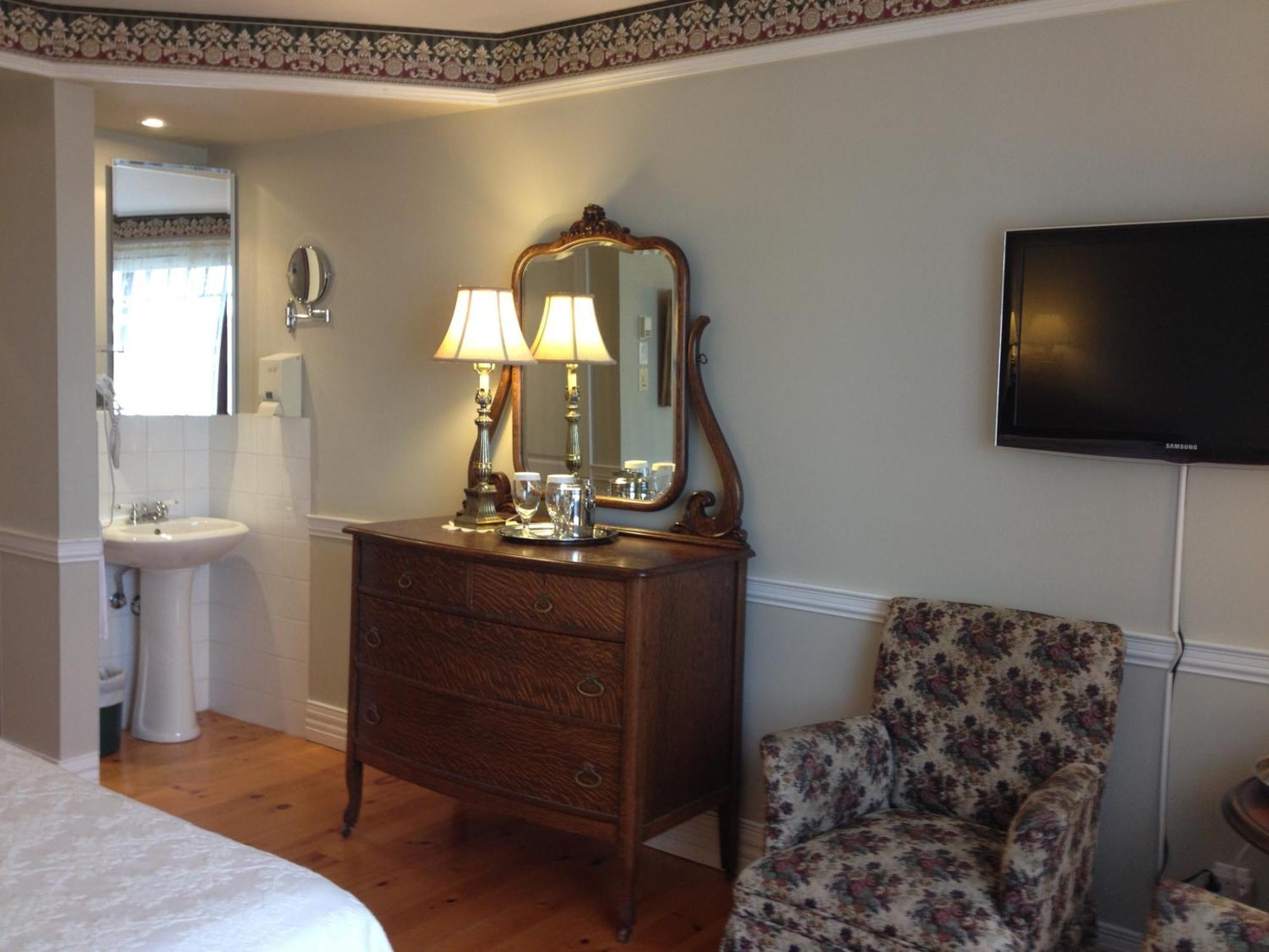 Goeliche Hotel Et Appartement Saint-Laurent-de-l'ile d'Orleans Room photo