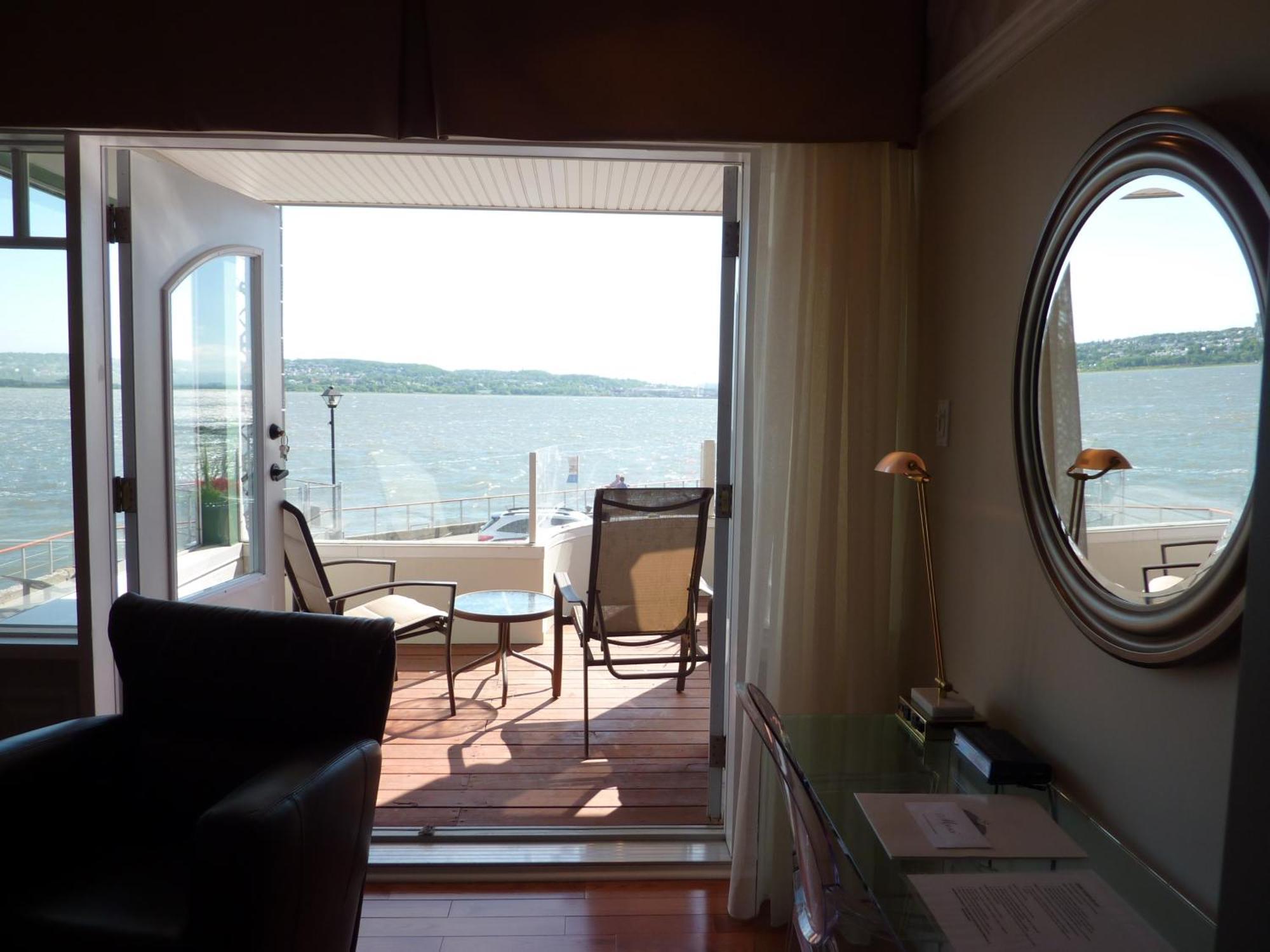 Goeliche Hotel Et Appartement Saint-Laurent-de-l'ile d'Orleans Room photo