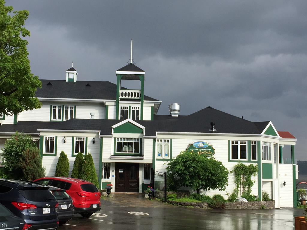 Goeliche Hotel Et Appartement Saint-Laurent-de-l'ile d'Orleans Exterior photo