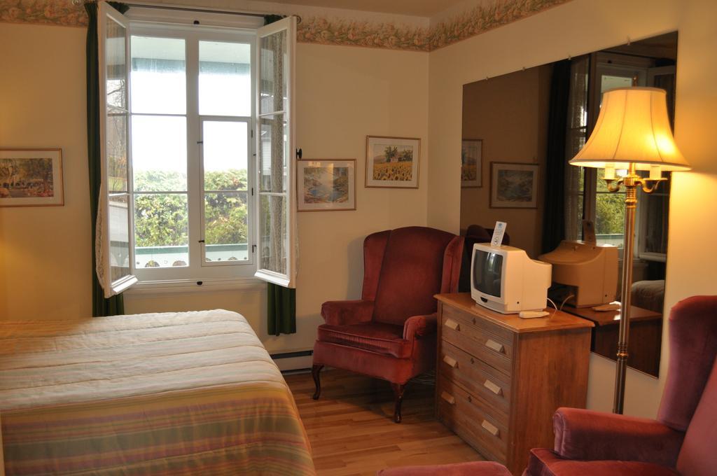 Goeliche Hotel Et Appartement Saint-Laurent-de-l'ile d'Orleans Room photo